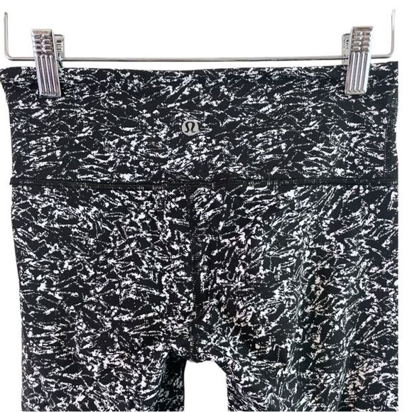 Lululemon High Times Pant Legging in Luon Suited Jacquard Black White, Size 4 - Picture 8 of 10